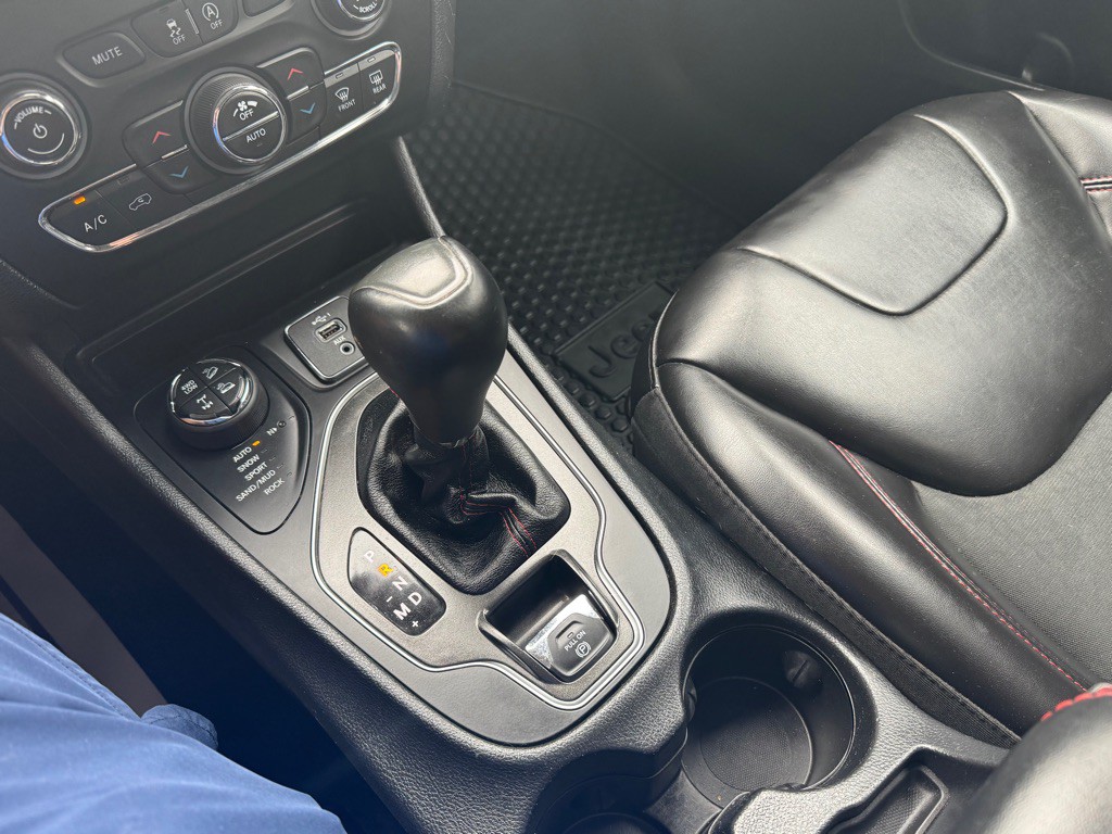 2019 Jeep Cherokee Image 16
