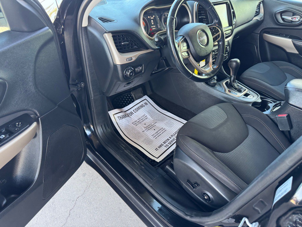 2017 Jeep Cherokee Image 11