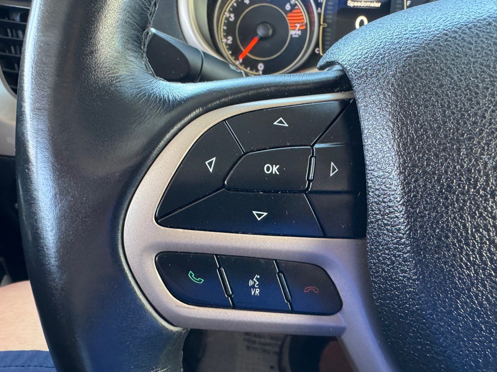 2017 Jeep Cherokee Image 18