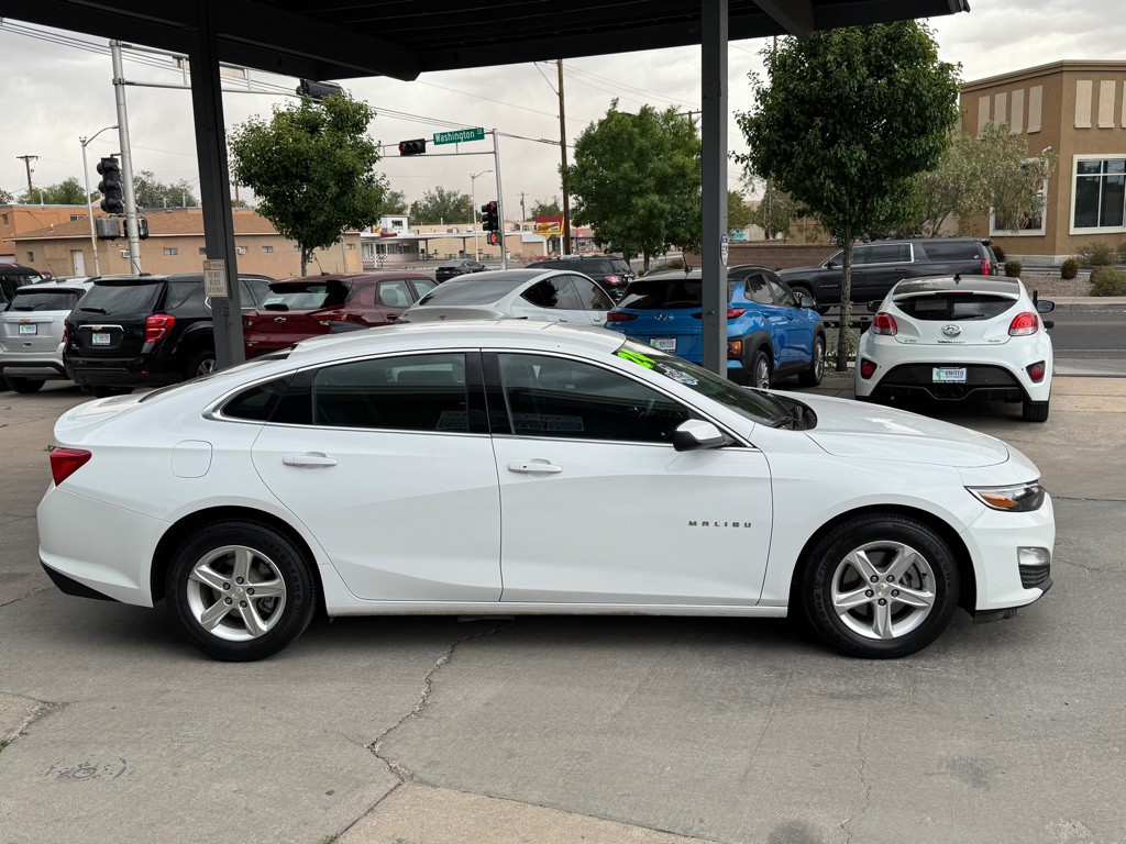 2024 Chevrolet Malibu Image 4