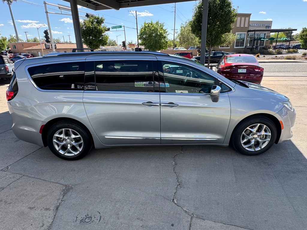 2018 Chrysler Pacifica Image 4