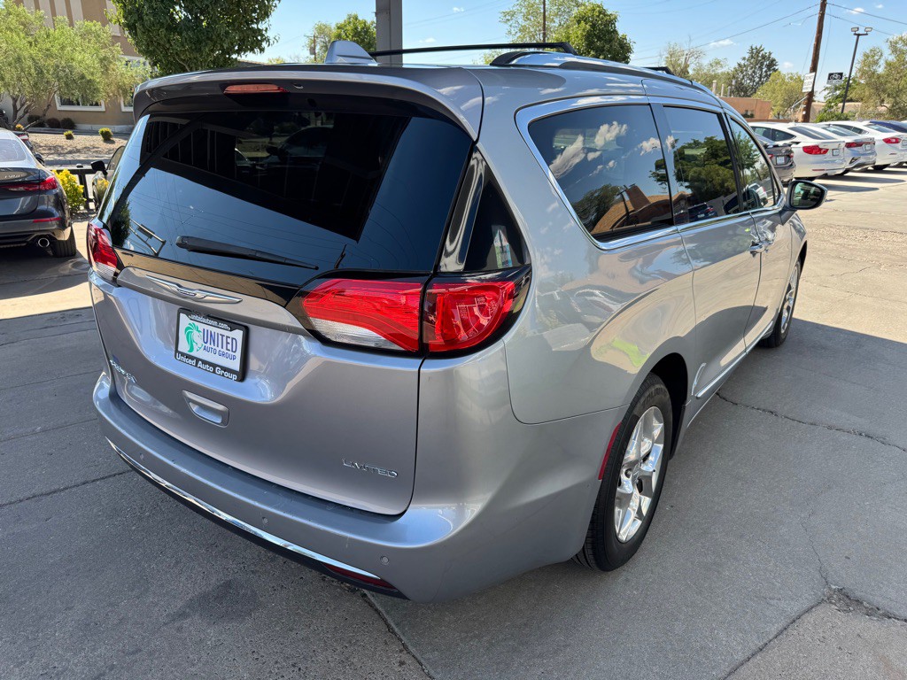 2018 Chrysler Pacifica Image 5
