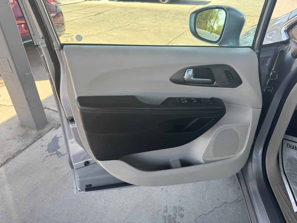 2018 Chrysler Pacifica Image 10