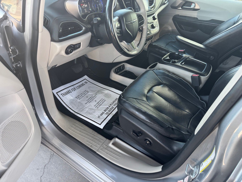 2018 Chrysler Pacifica Image 11