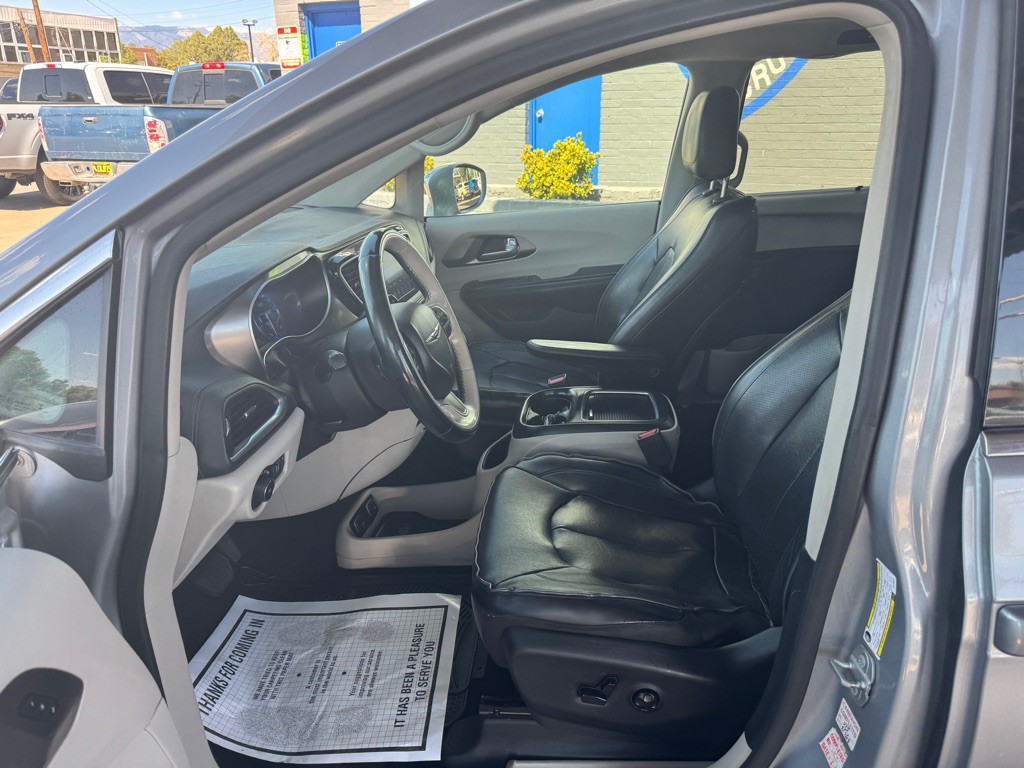 2018 Chrysler Pacifica Image 12
