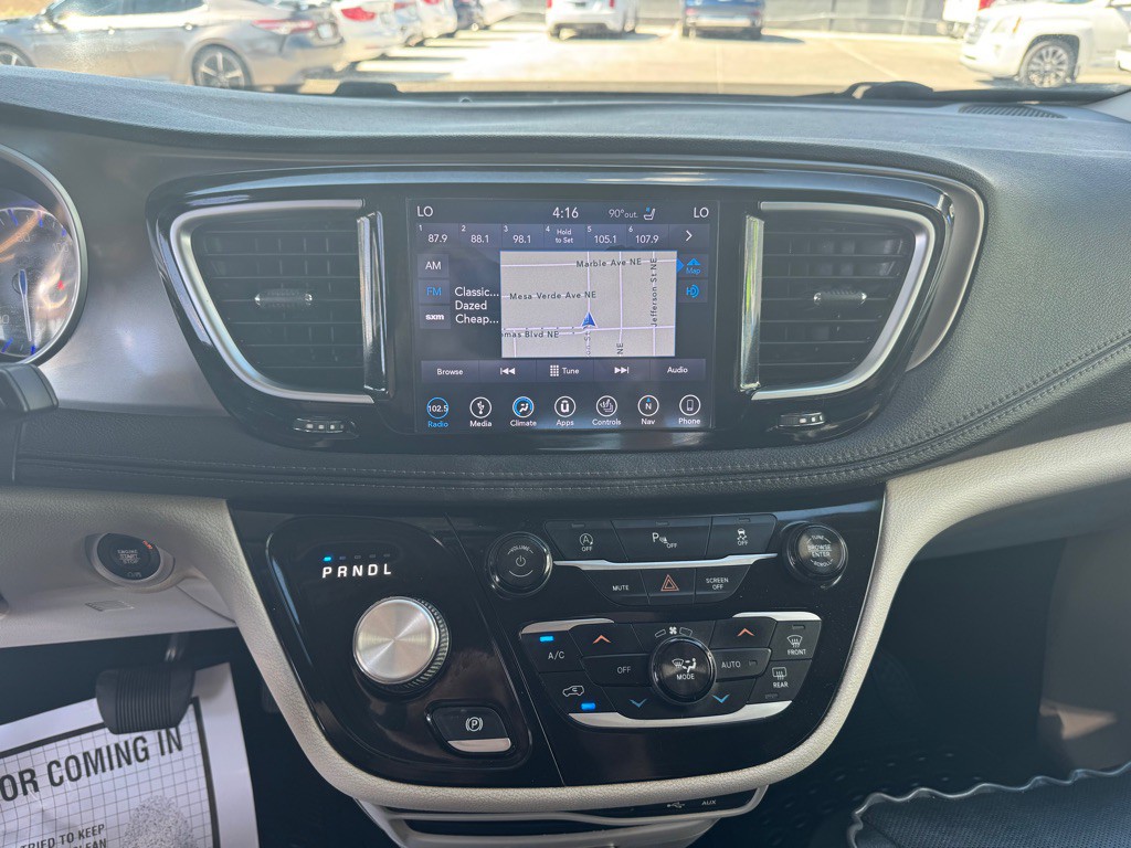 2018 Chrysler Pacifica Image 16