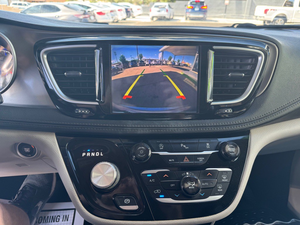 2018 Chrysler Pacifica Image 17