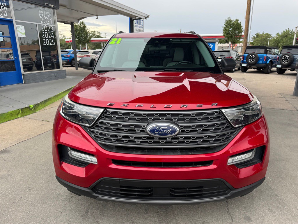 2021 Ford Explorer Image 2