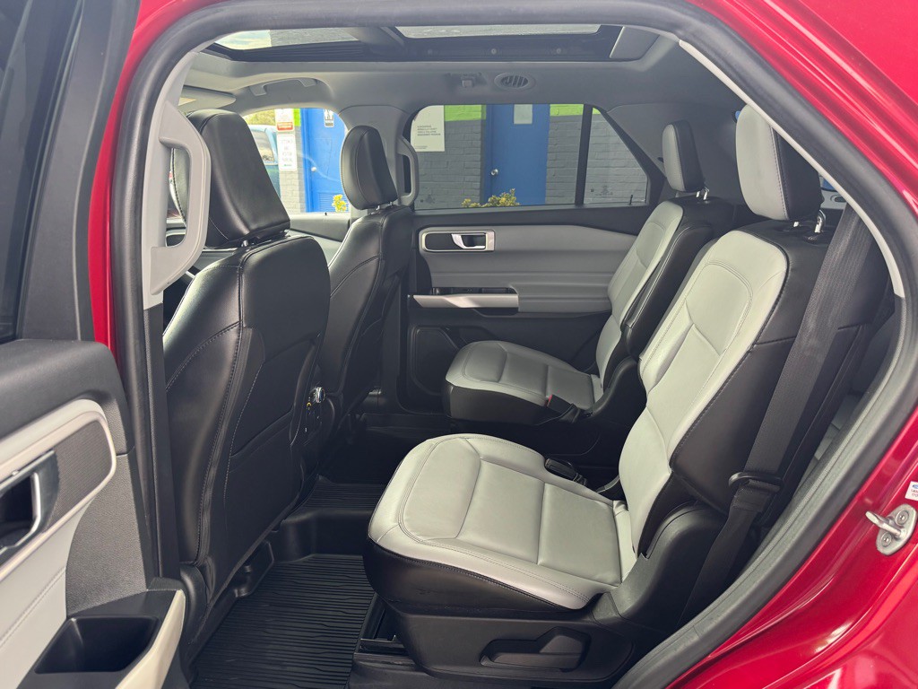 2021 Ford Explorer Image 13