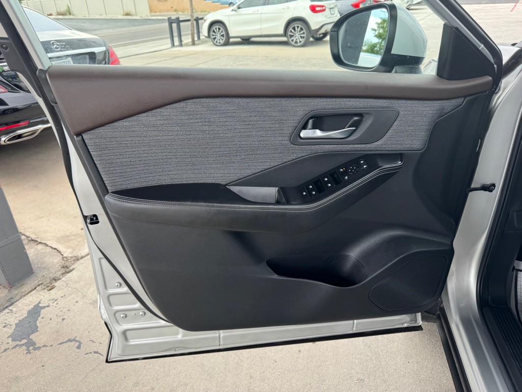 2022 Nissan Rogue Image 10