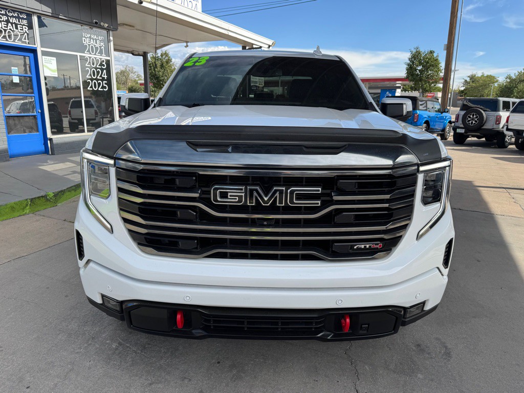 2023 GMC Sierra Image 2