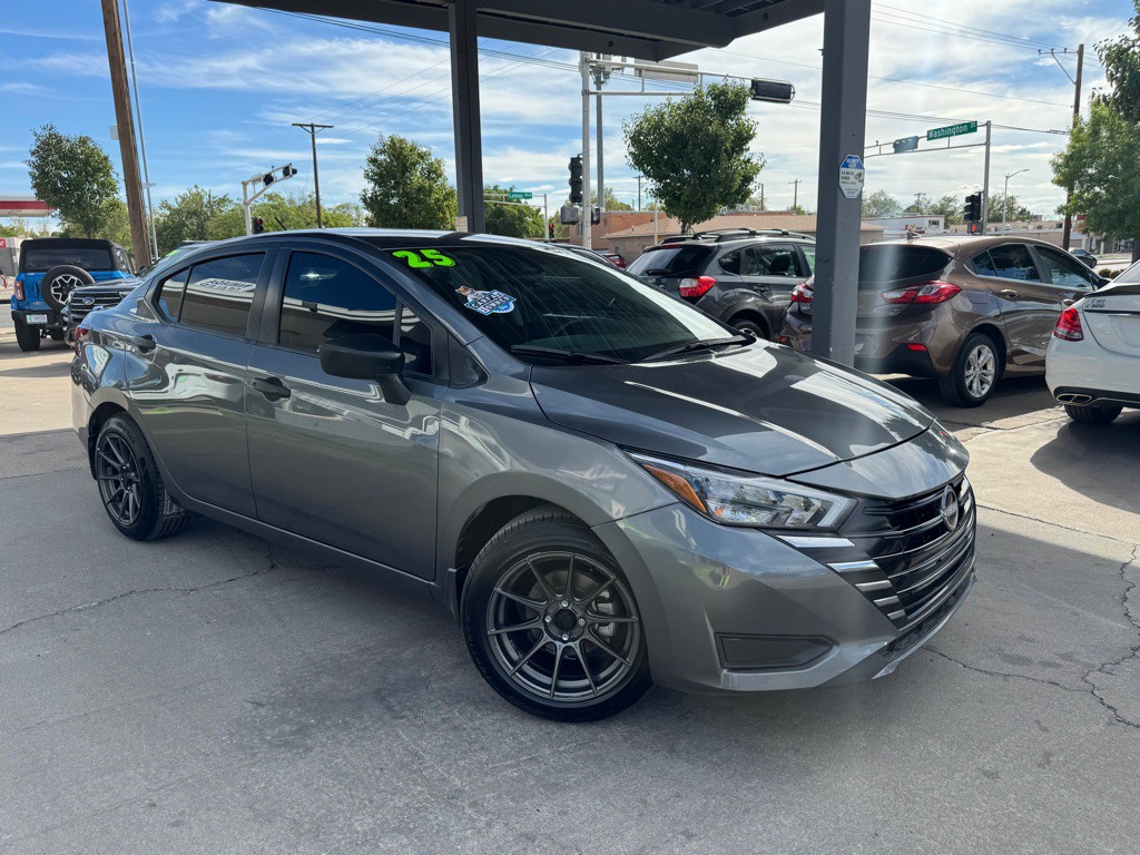2025 Nissan Versa Image 3