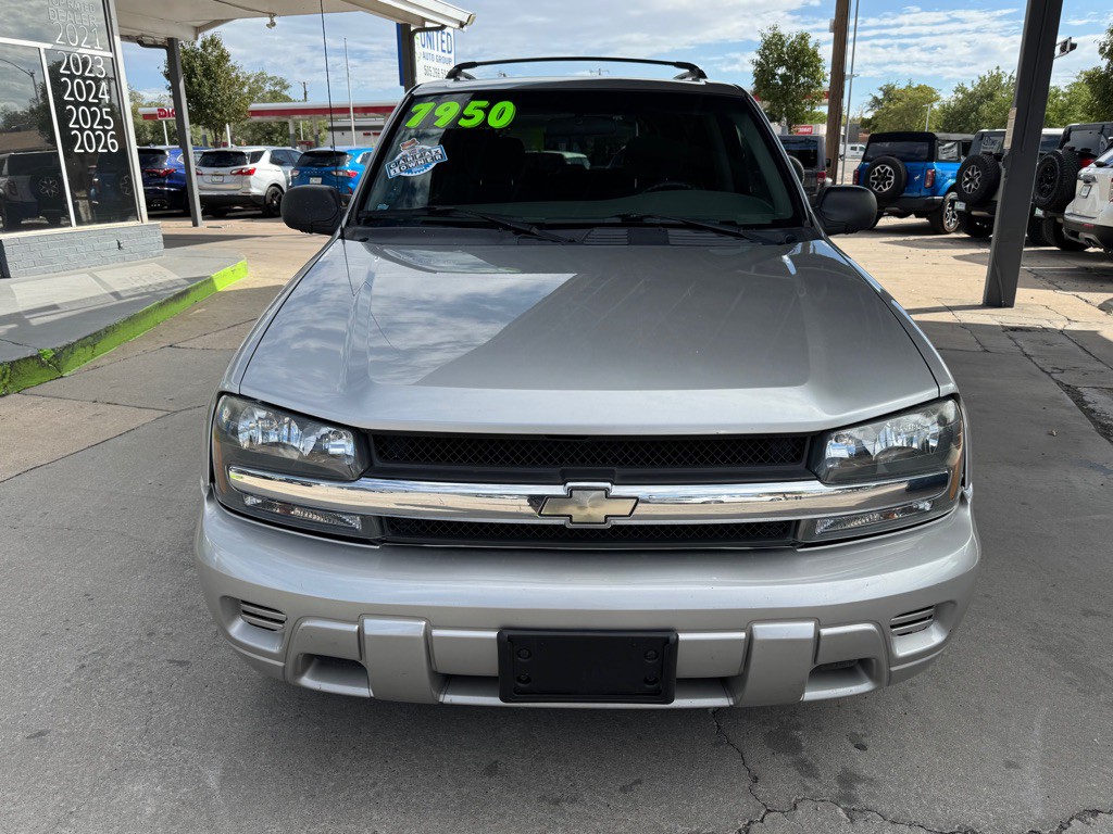 2004 Chevrolet Trailblazer Image 2