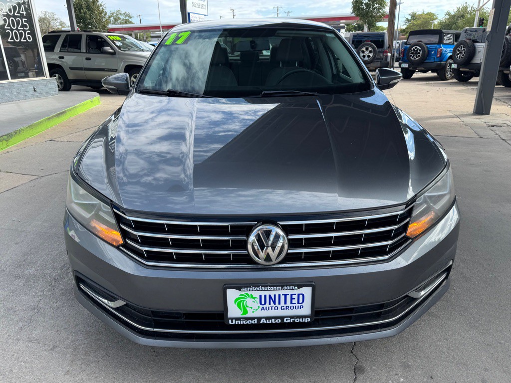2017 Volkswagen Passat Image 2