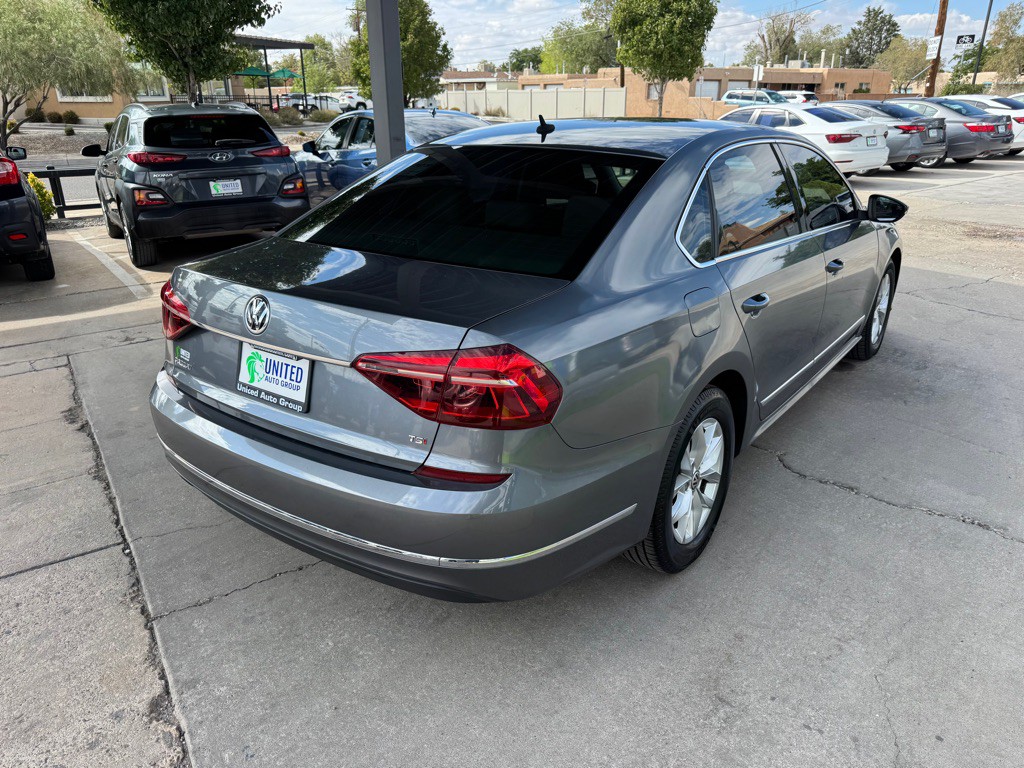 2017 Volkswagen Passat Image 5