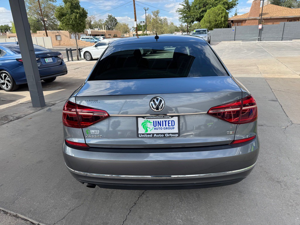 2017 Volkswagen Passat Image 6