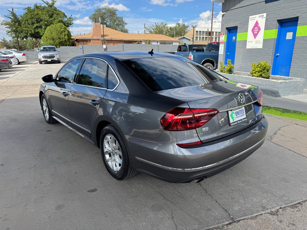2017 Volkswagen Passat Image 7