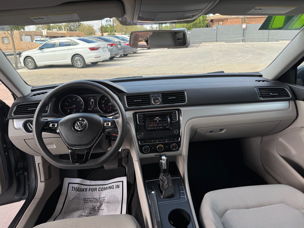 2017 Volkswagen Passat Image 9
