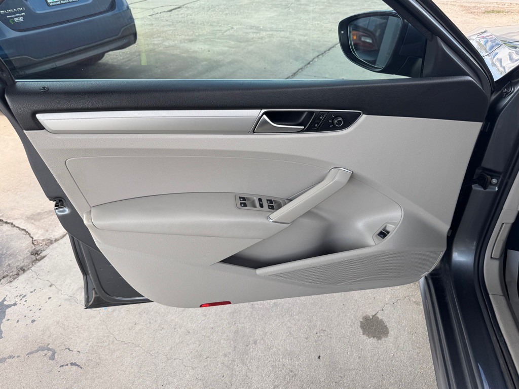 2017 Volkswagen Passat Image 10