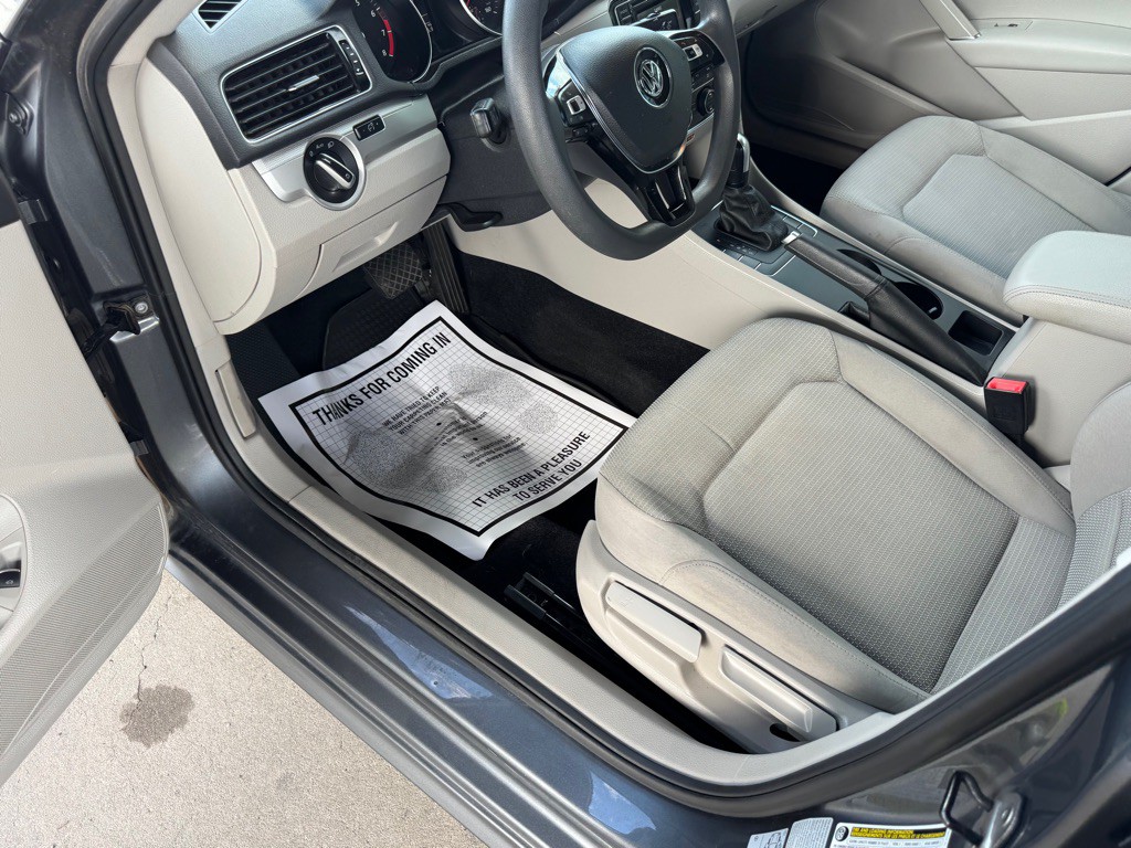 2017 Volkswagen Passat Image 11