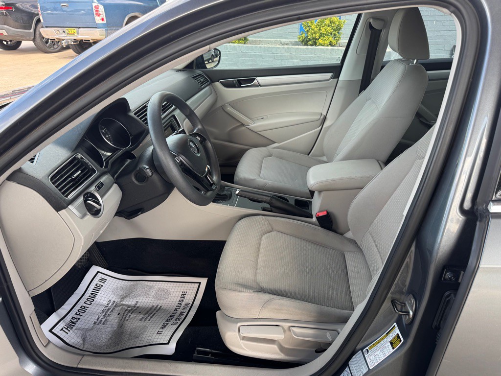 2017 Volkswagen Passat Image 12