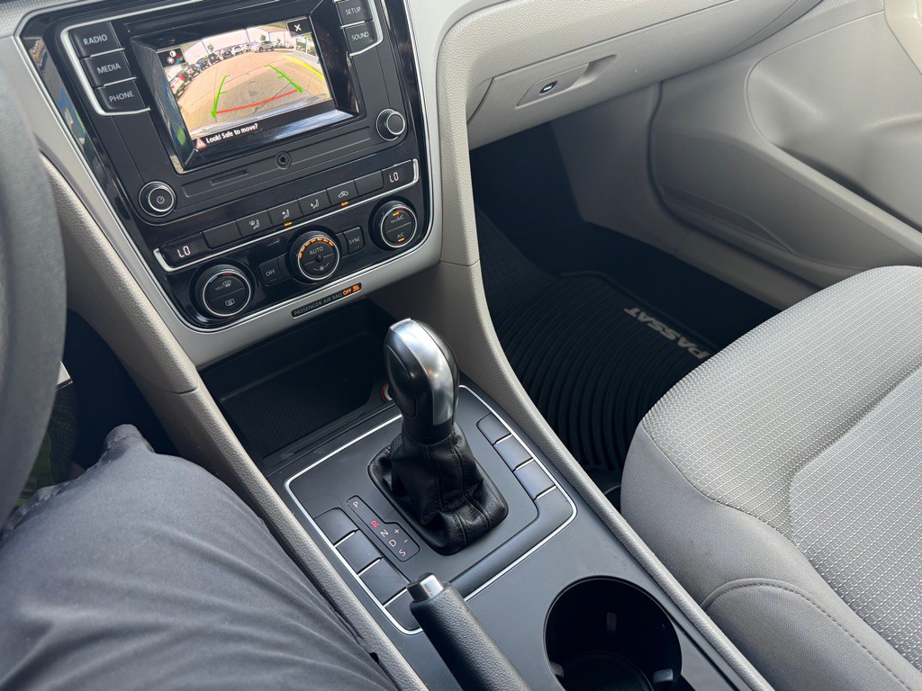 2017 Volkswagen Passat Image 16