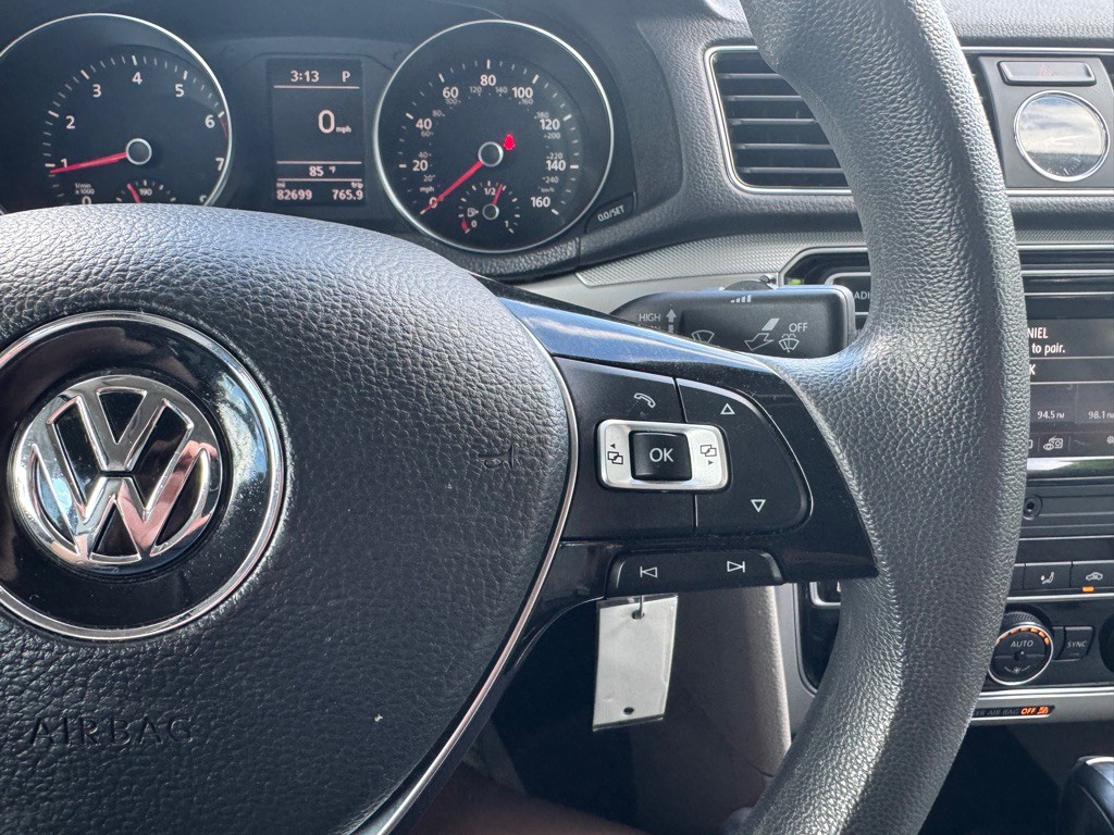 2017 Volkswagen Passat Image 18