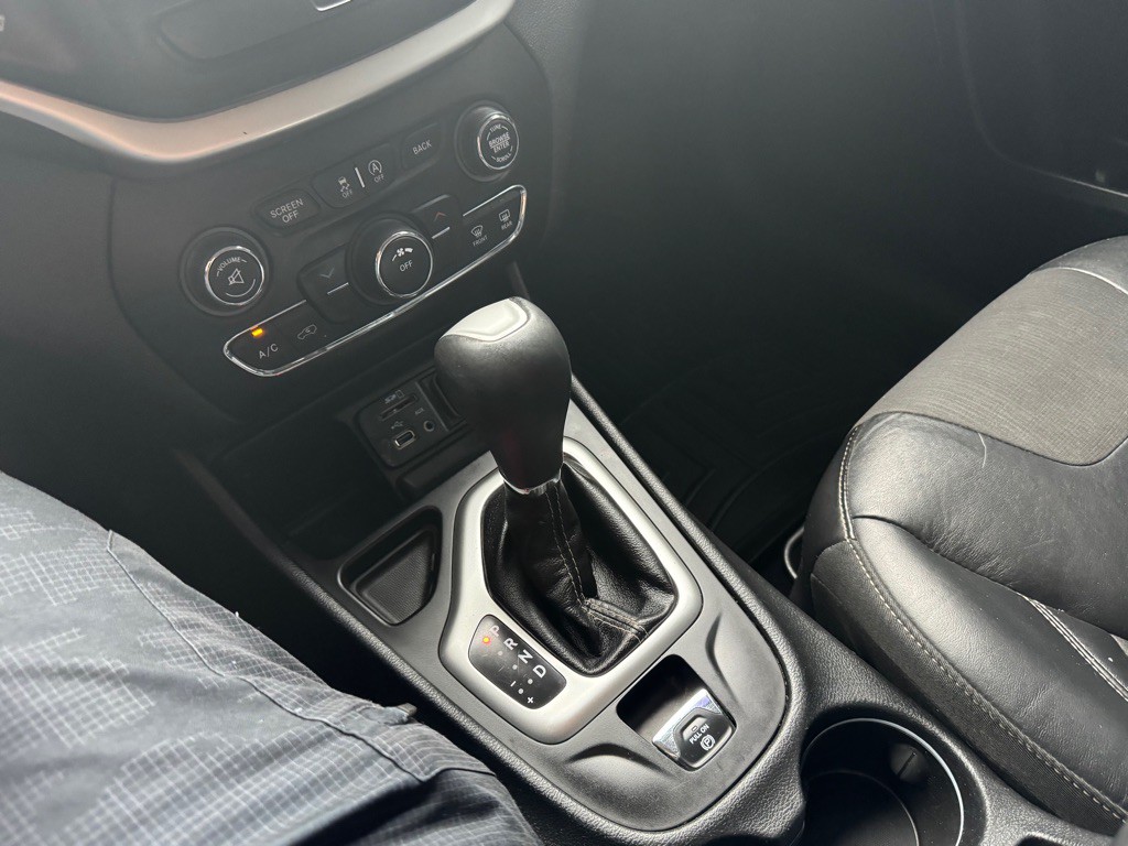 2018 Jeep Cherokee Image 16