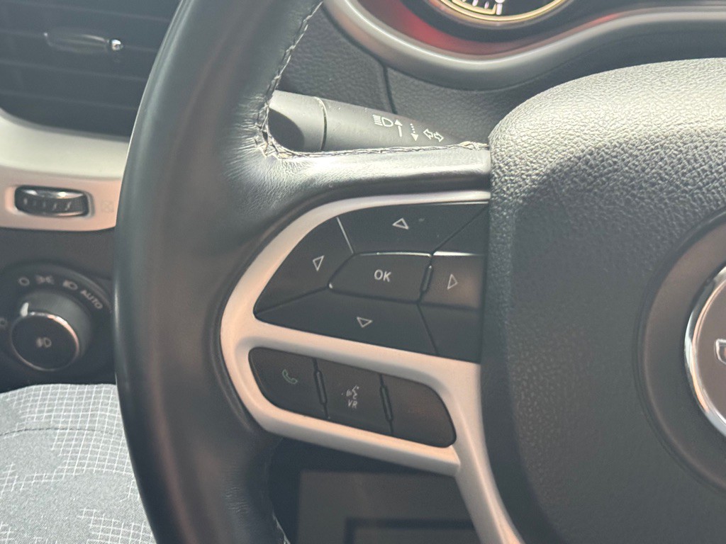 2018 Jeep Cherokee Image 17