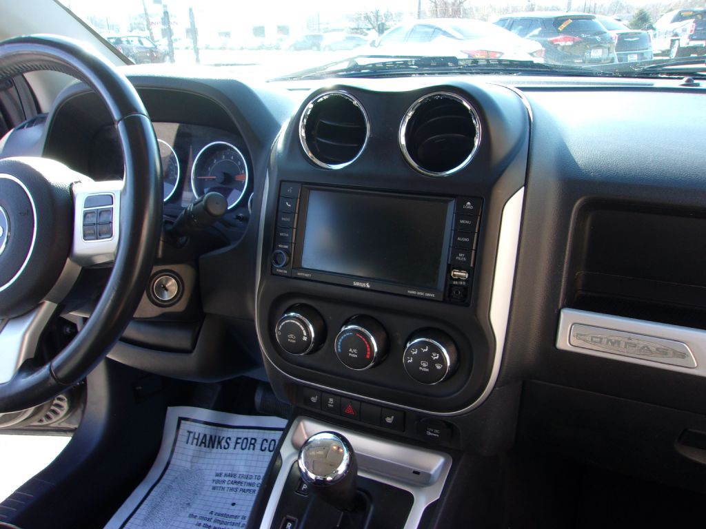 2017 Jeep Compass Image 16