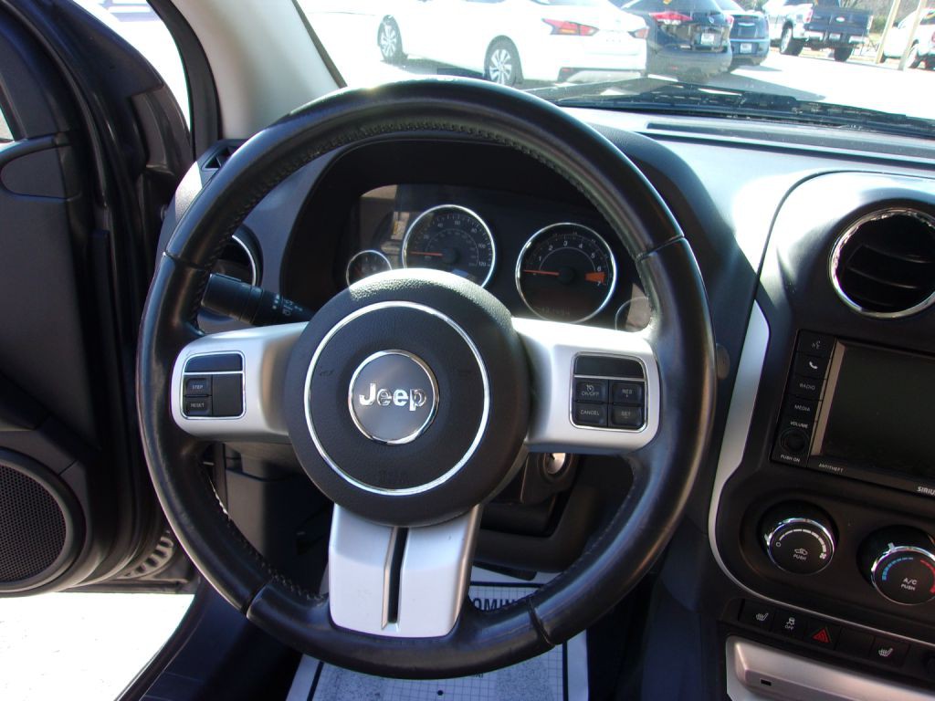2017 Jeep Compass Image 17