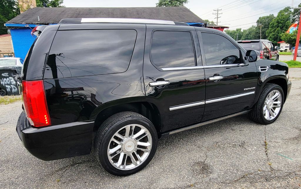 2013 Cadillac Escalade Image 4