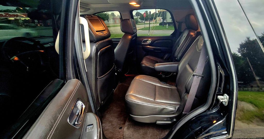 2013 Cadillac Escalade Image 9