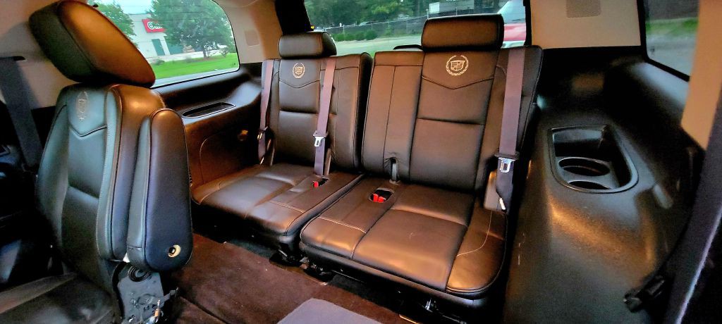 2013 Cadillac Escalade Image 10