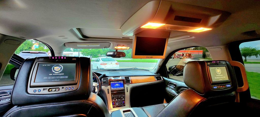 2013 Cadillac Escalade Image 11
