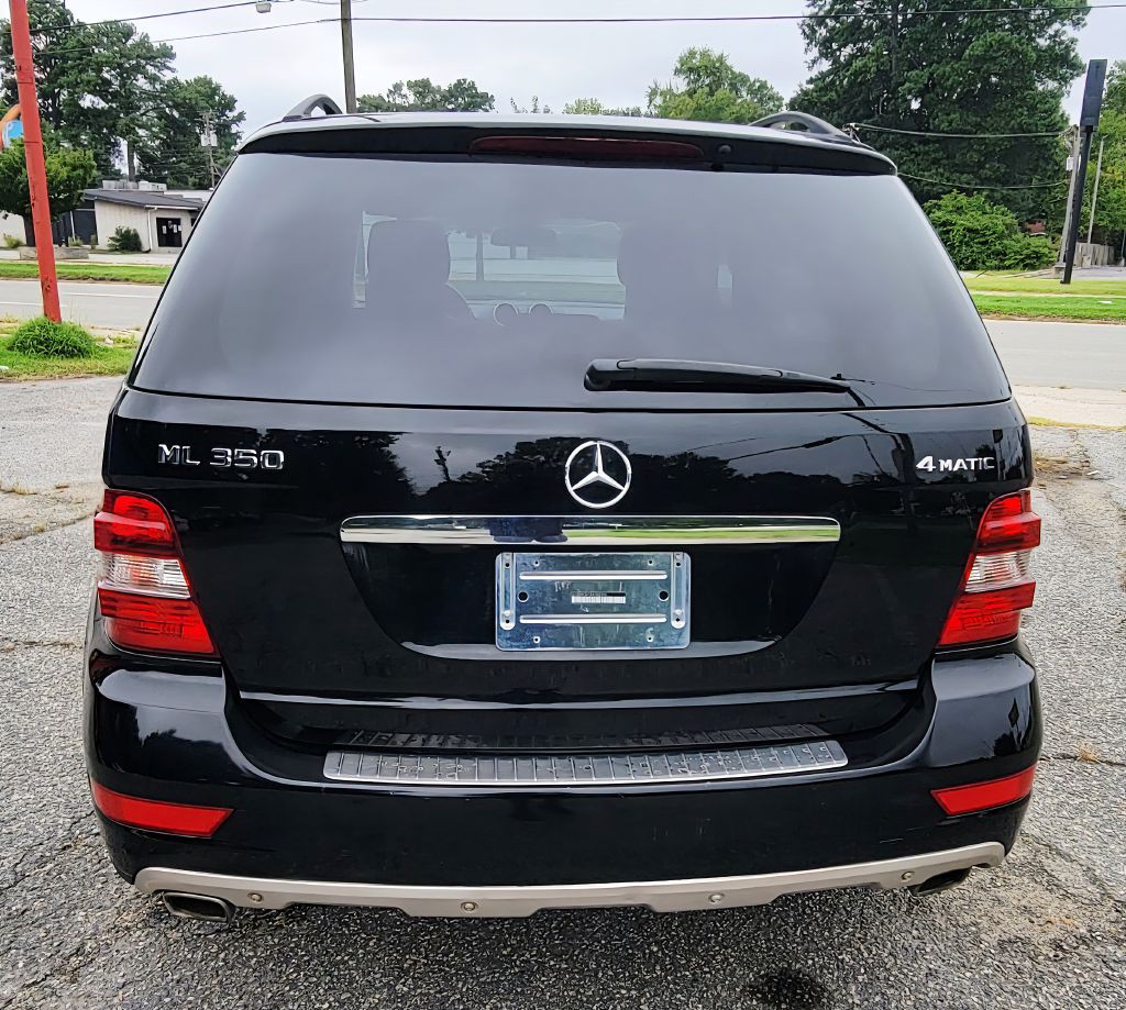 2010 Mercedes-Benz M-Class Image 3