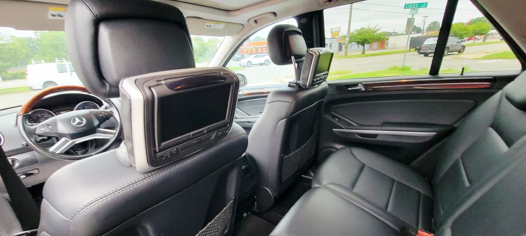 2010 Mercedes-Benz M-Class Image 9