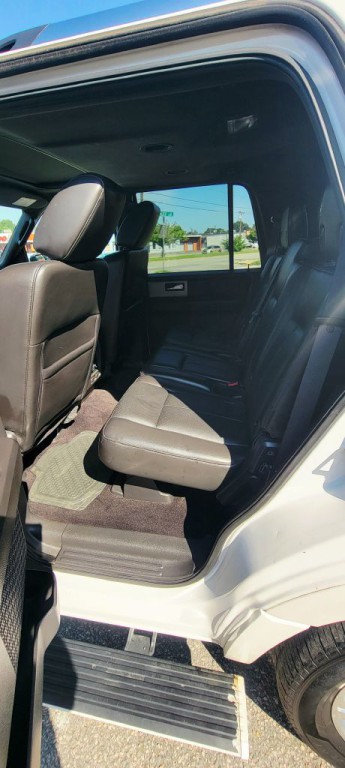2011 Ford Expedition Image 10
