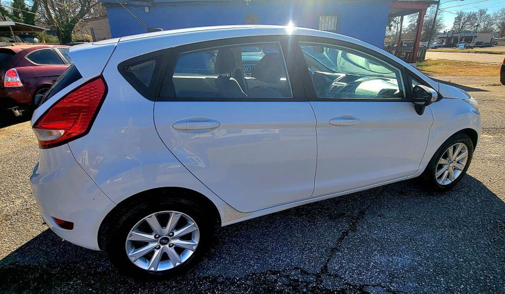 2013 Ford Fiesta Image 4
