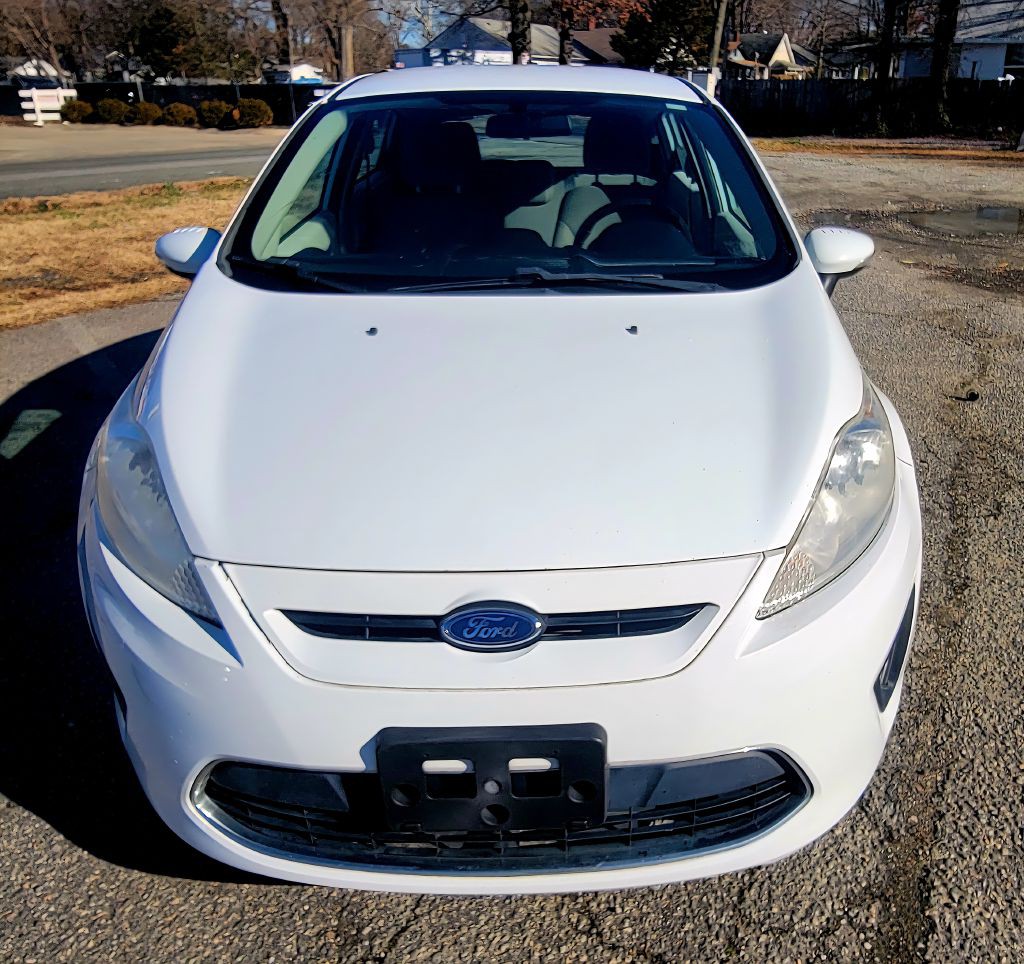 2013 Ford Fiesta Image 6