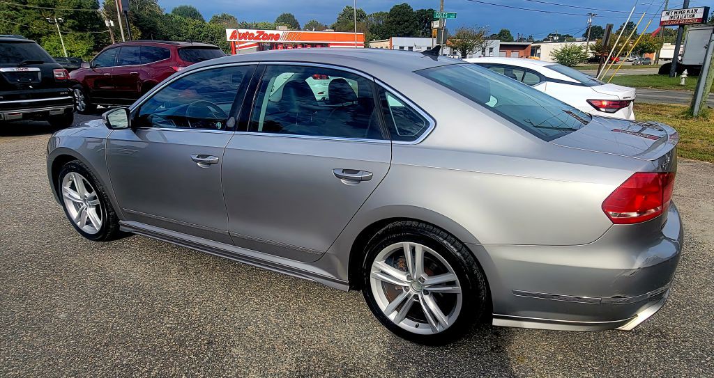 2013 Volkswagen Passat Image 2