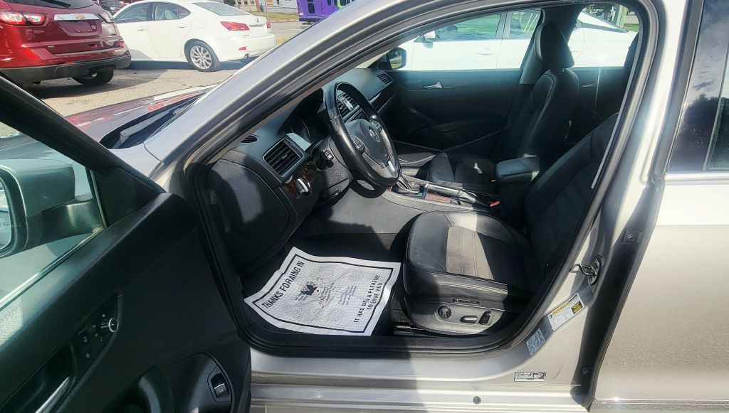 2013 Volkswagen Passat Image 7