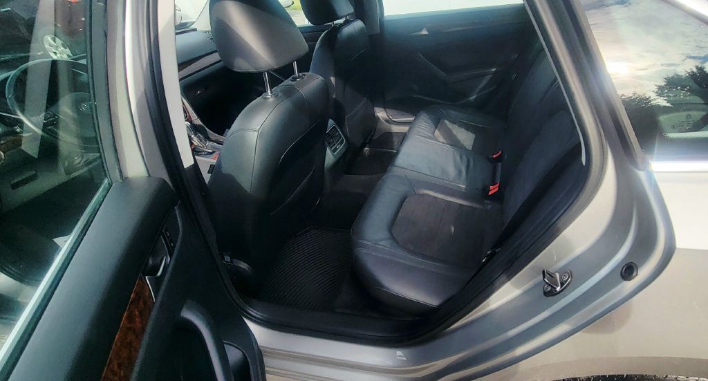 2013 Volkswagen Passat Image 8