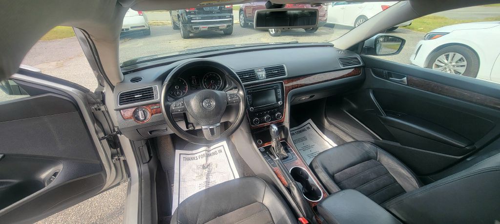 2013 Volkswagen Passat Image 9