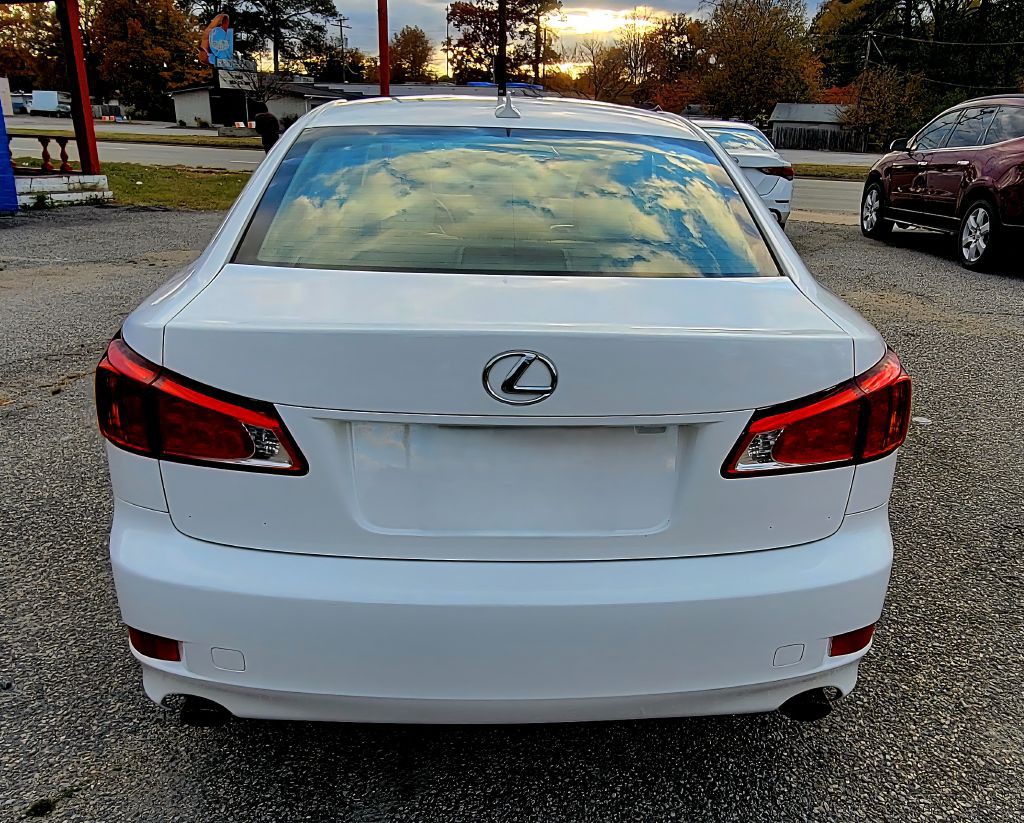 2010 Lexus IS Image 3