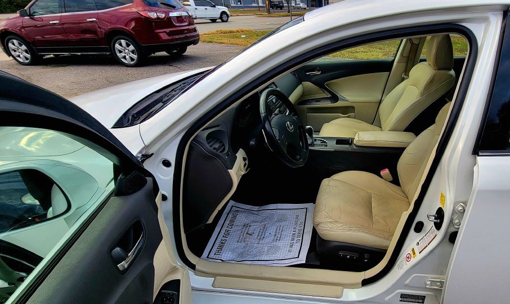 2010 Lexus IS Image 7