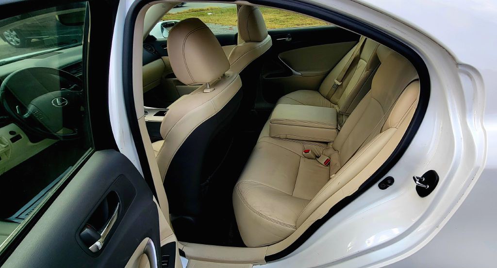 2010 Lexus IS Image 8