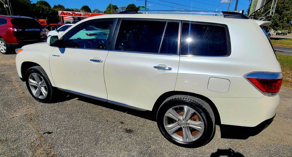 2013 Toyota Highlander Image 2