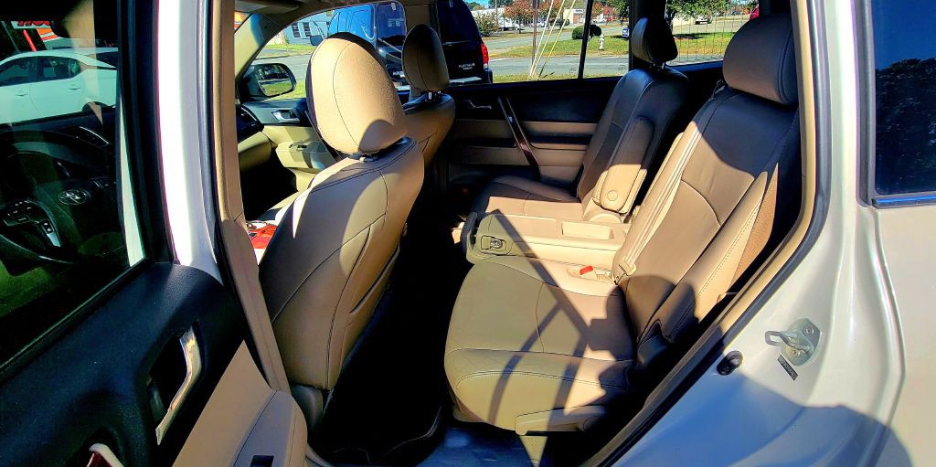 2013 Toyota Highlander Image 9