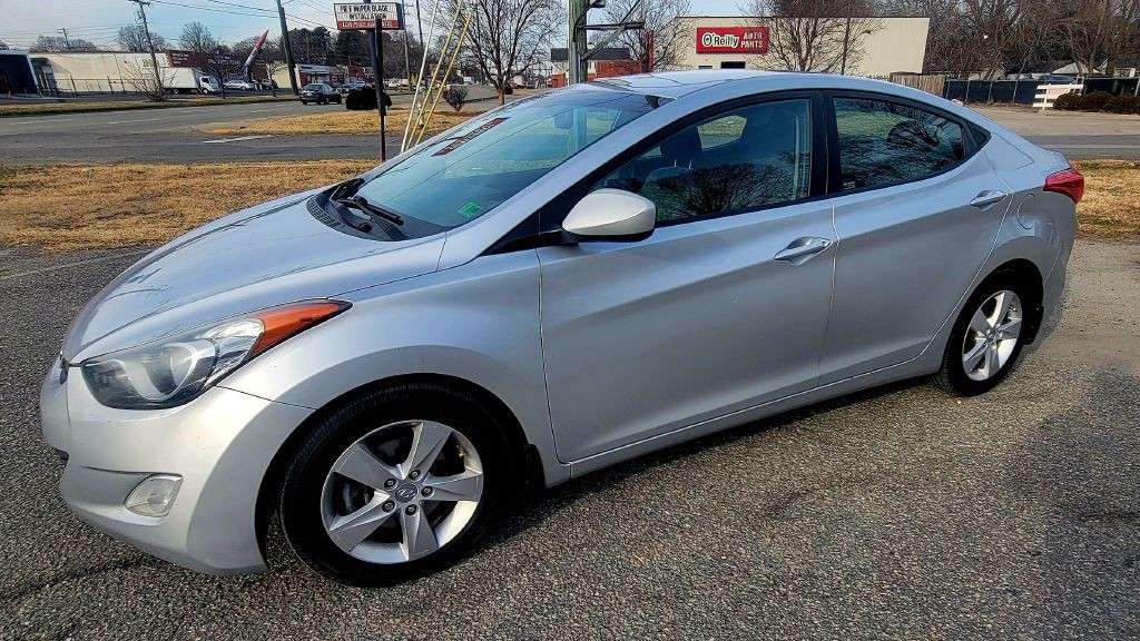 2013 Hyundai Elantra Image 1